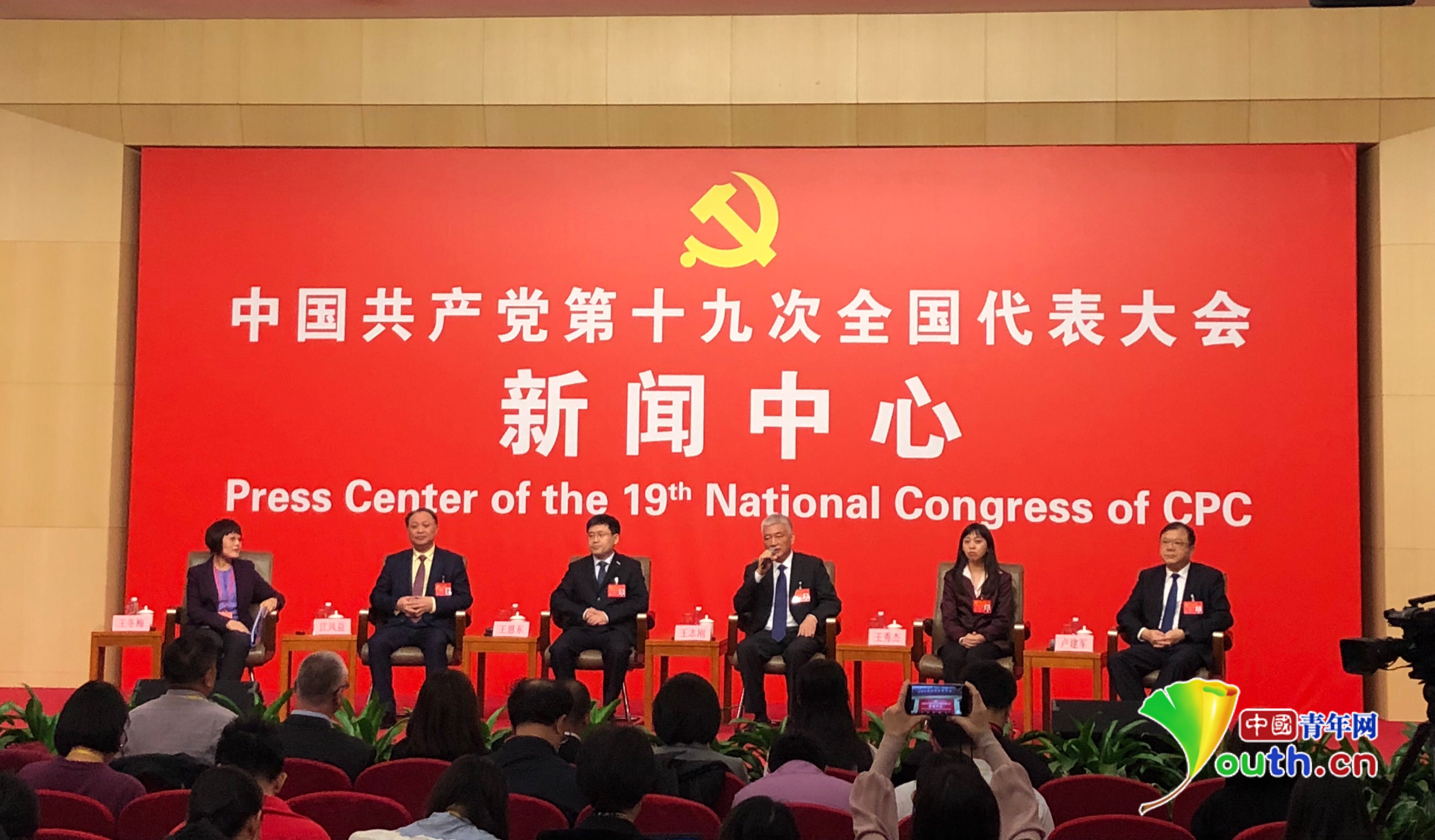 詹姆斯与克莱疏通提速!自正在墟市开启后即刻接头,议和或延续至昭质